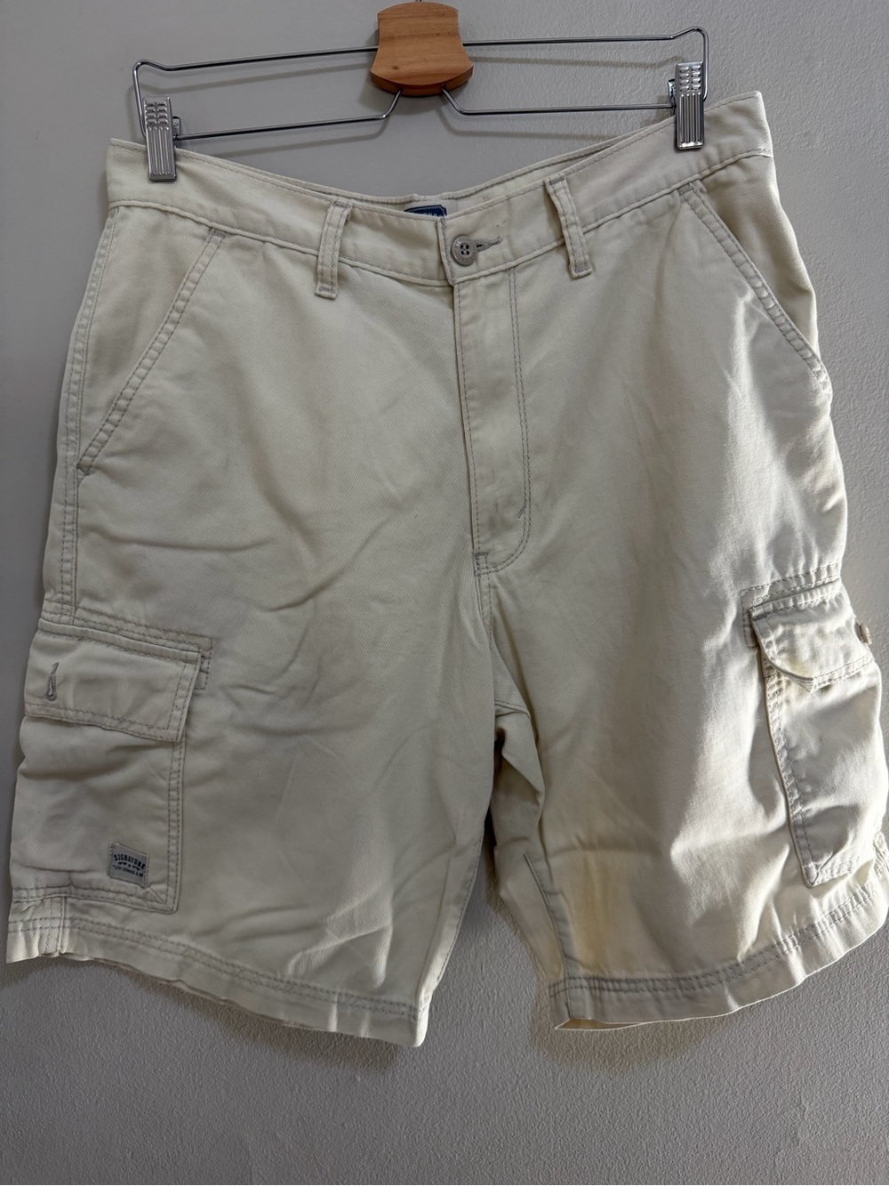 Levi's Cream Cargo Shorts - Casual Utility Style 100% cotton